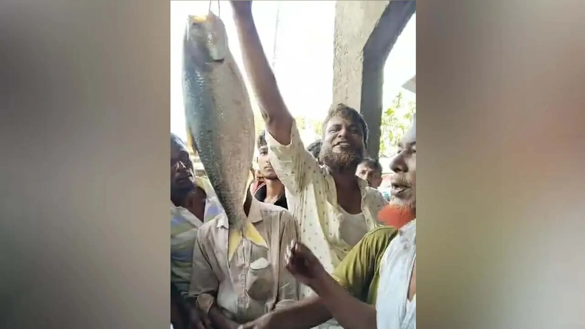 এক ইলিশ ১০ হাজার টাকা